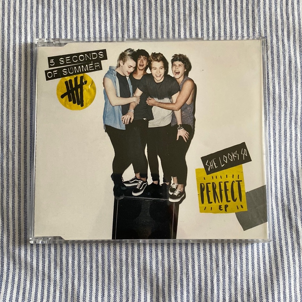 2/$25 💿 5SOS - She Looks So Perfect Album